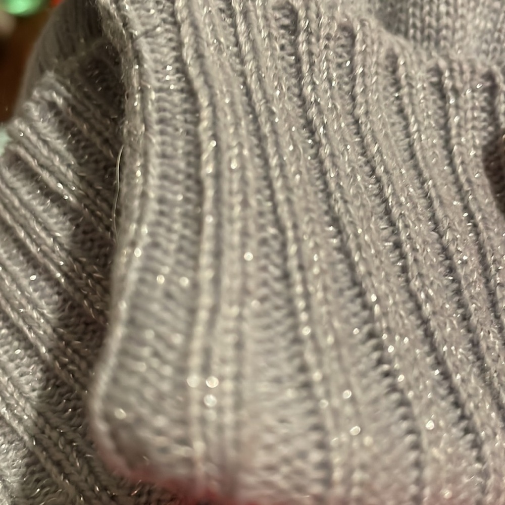 Small gloves with sparkles. - Picture 3 of 3